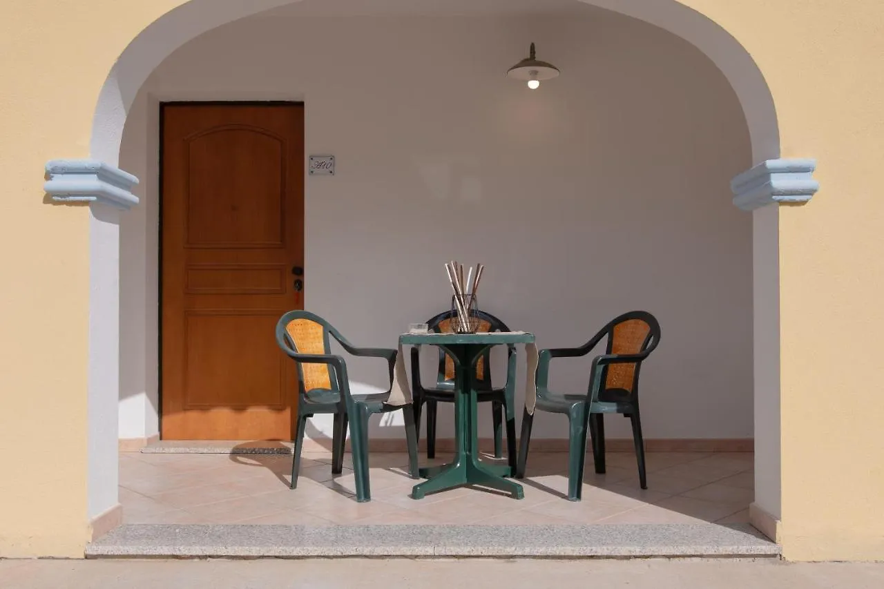 Isa - Residence With Swimming Pool In Sos Alinos, Apartments With Air Conditioning And Private Outdoor Area Cala Liberotto Apart Otel